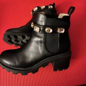 Chunky black bootie sz 8